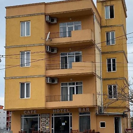 Hotel Zuma Batumi Esterno foto